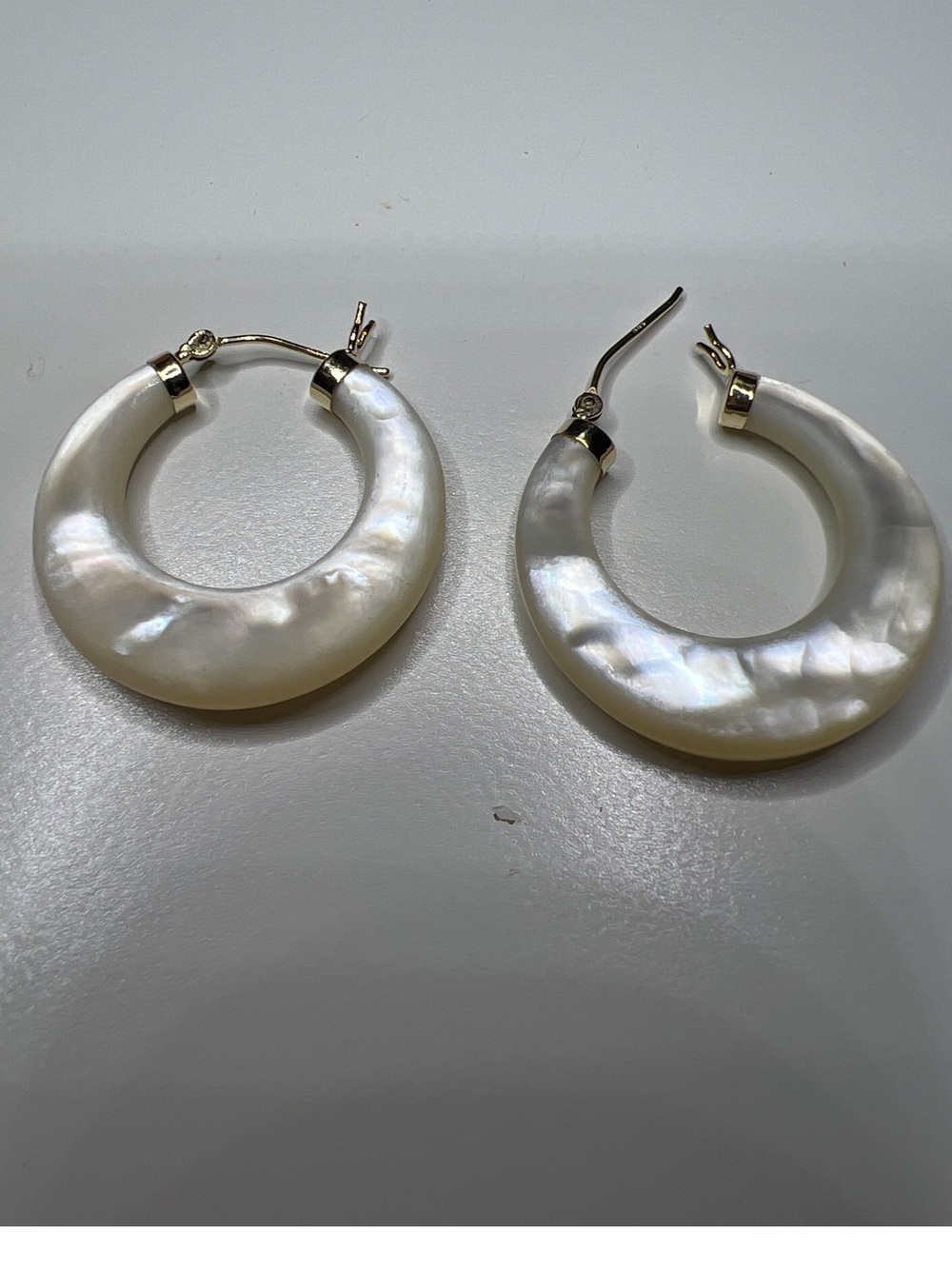Vintage 585/ 14k Yellow Gold / Mother of Pearl Hoop Earrings